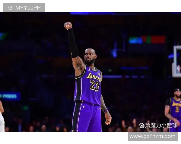 詹姆斯创历史新纪录成首位四万分一万板一万助球员