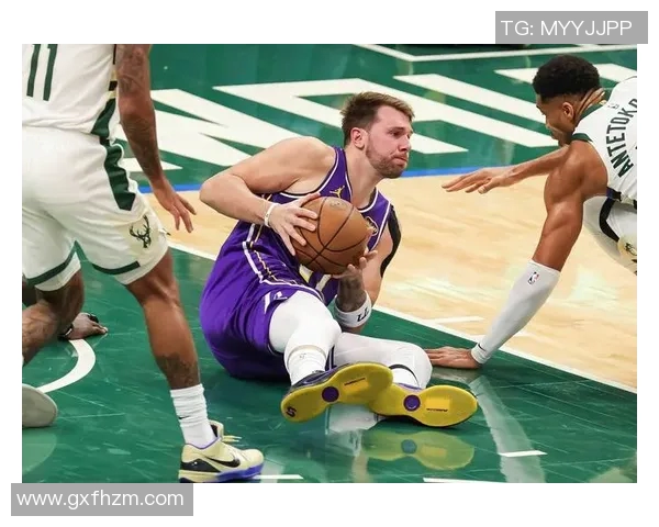 湖人雄鹿激战正酣双方全力以赴争夺胜利荣耀